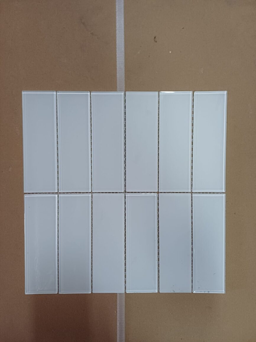 Mosaico su rete star bianco 30×30 cm